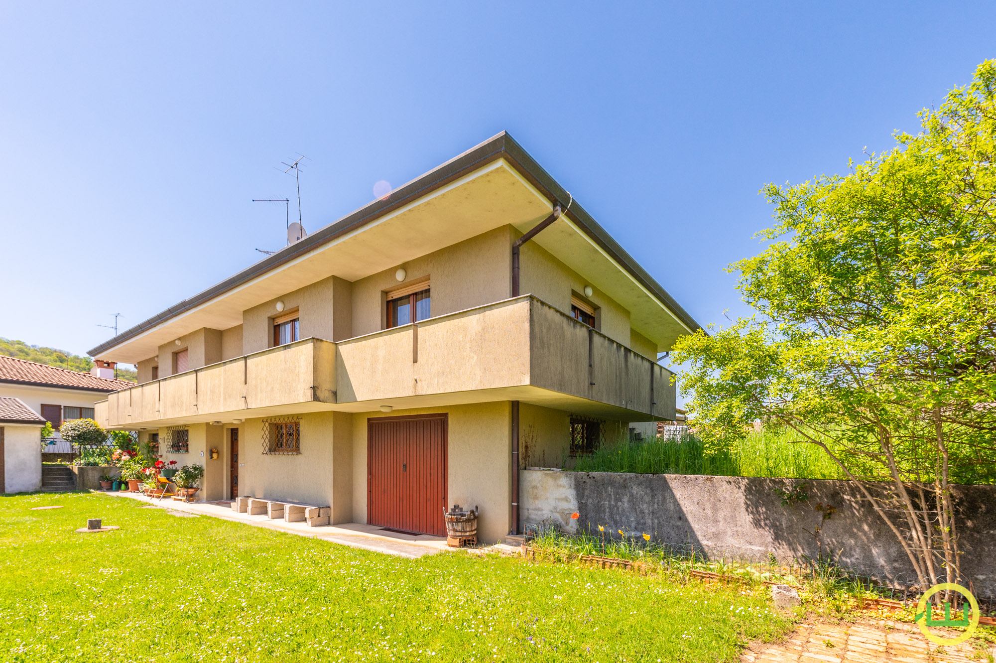 Immagine di BUJA CASA DI TESTA CON GIARDINO!!