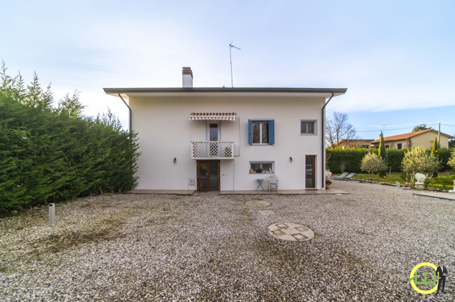 Media numero 34 di VILLA INDIPENDENTE CON AMPIO GIARDINO PIANTUMATO - CLASSE B A RIVIGNANO TEOR