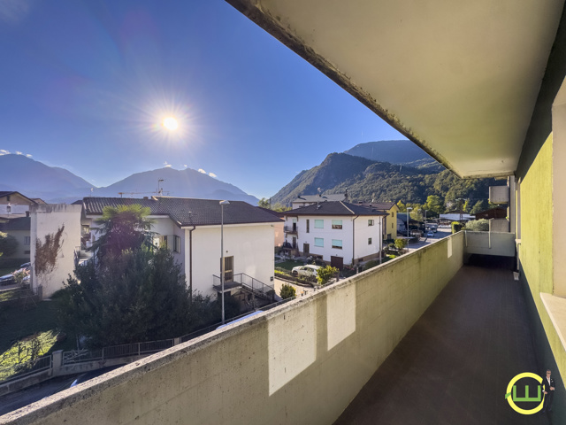 Media numero 11 di TOLMEZZO, AMPIO BICAMERE TERRAZZATO,RISTRUTTURATO CON GARAGE