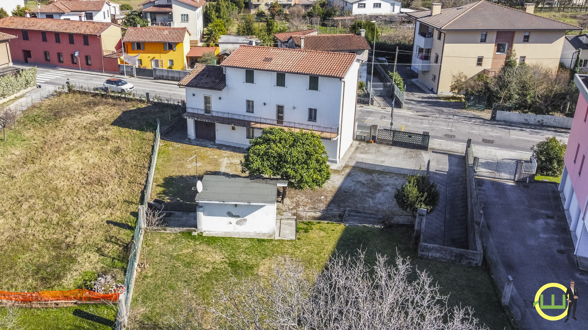 Media numero 48 di SPAZIOSA CASA INDIPENDENTE CON DOPPIO GARAGE E GIARDINO