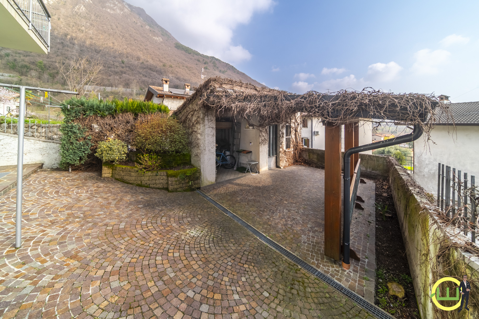 Media numero 28 di GEMONA DEL FRIULI PANORAMICA VILLETTA!!