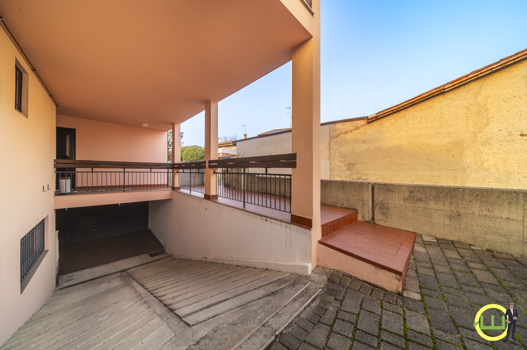 Media numero 23 di MERAVIGLIOSA VILLA ACCOSTATA CON GIARDINO ESCLUSIVO A LOVARIA PRADAMANO