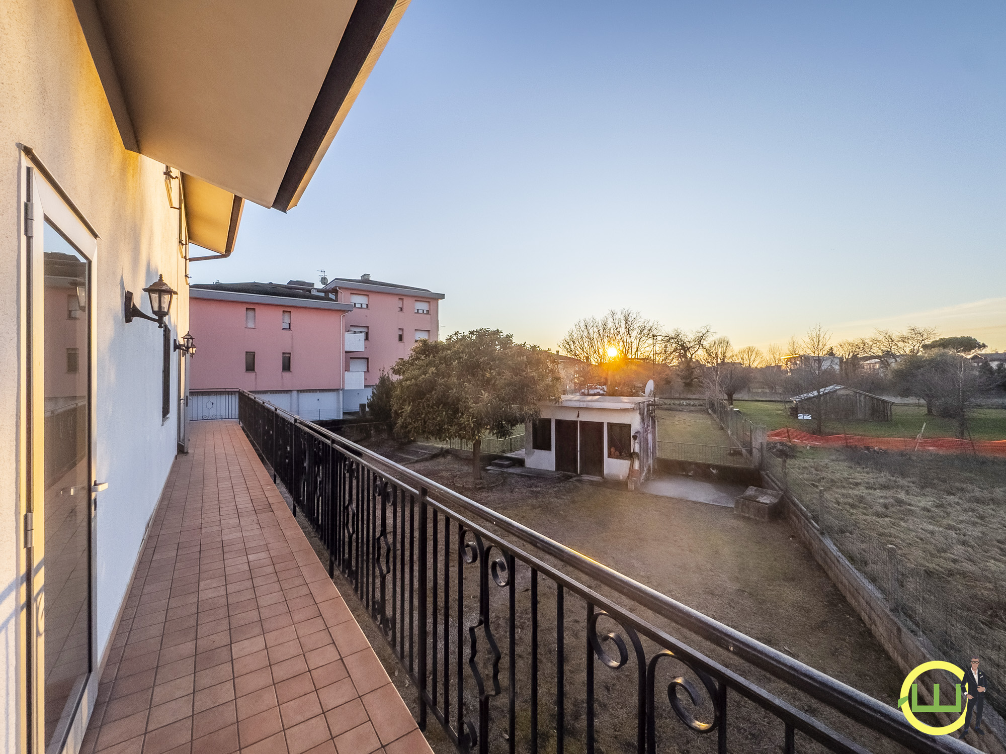 Media numero 24 di SPAZIOSA CASA INDIPENDENTE CON DOPPIO GARAGE E GIARDINO