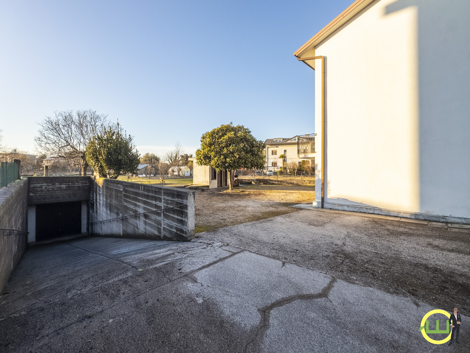 Media numero 35 di SPAZIOSA CASA INDIPENDENTE CON DOPPIO GARAGE E GIARDINO