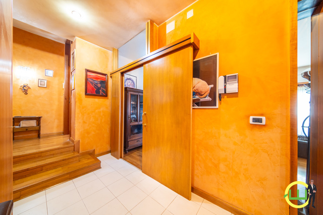 Media numero 19 di VILLA SINGOLA IN AFFASCINANTE ZONA RESIDENZIALE A MANZANO