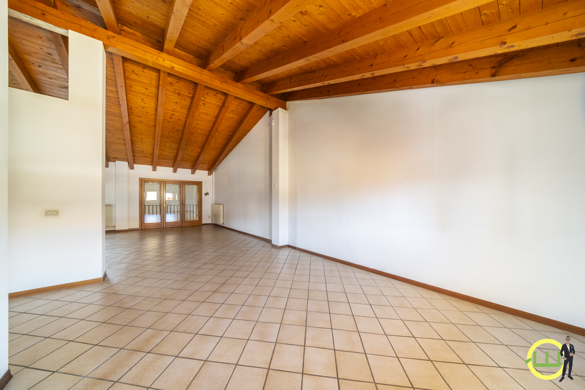 Media numero 4 di LUMINOSO ED AMPIO TRICAMERE IN PIENO CENTRO A RIVIGNANO