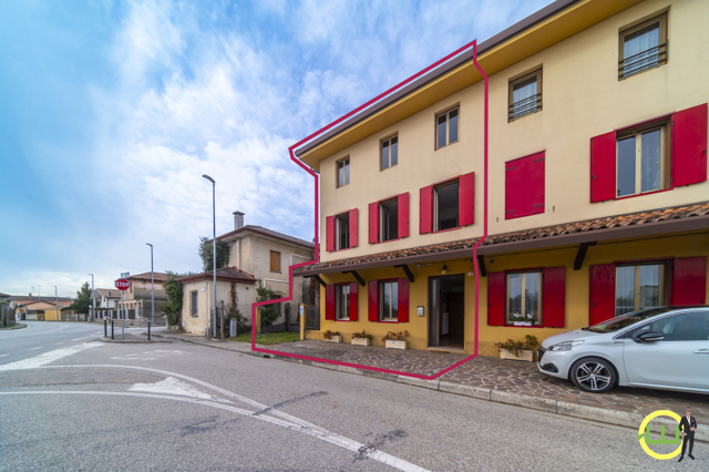 Media numero 29 di LUMINOSA PORZIONE DI VILLA CON AMPIO GIARDINO ESLUSIVO A MORSANO