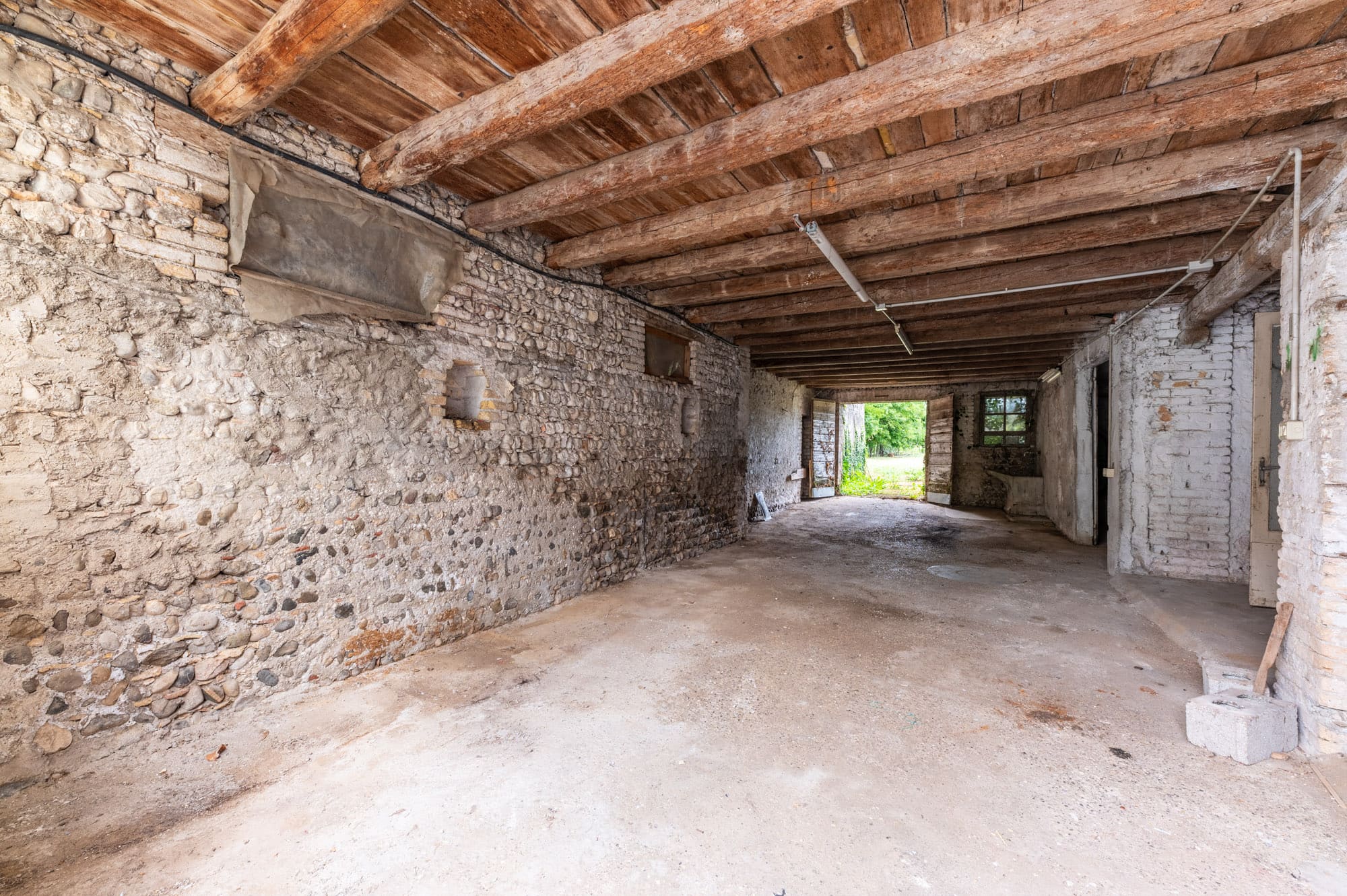 Media numero 35 di CASA SU TRE PIANI CON AMPIO ACCESSORIO DA RISTRUTTURARE A SEDEGLIANO