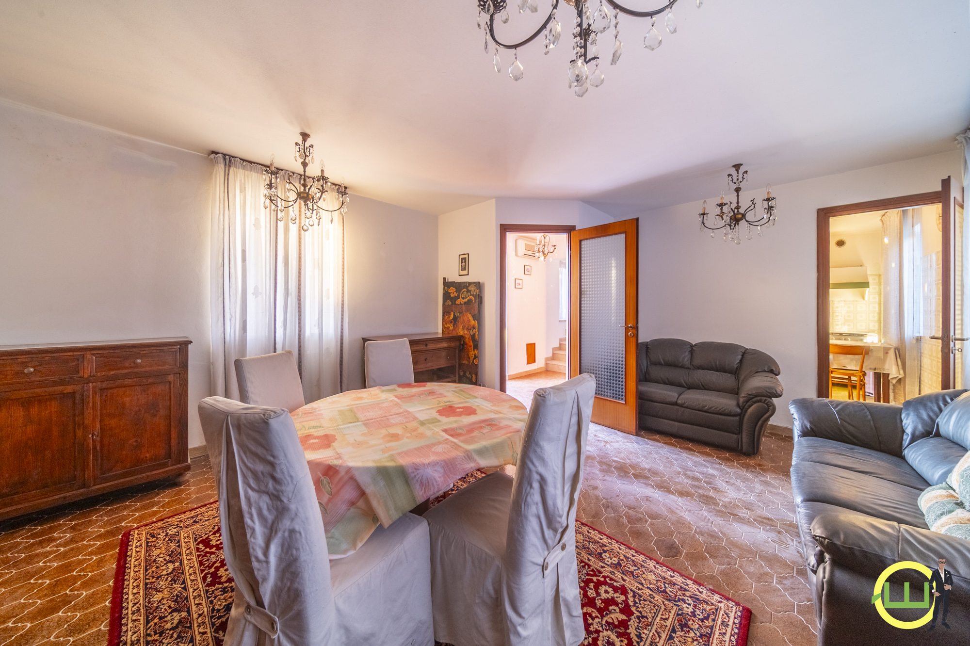 Media numero 10 di SPAZIOSA CASA INDIPENDENTE CON DOPPIO GARAGE E GIARDINO