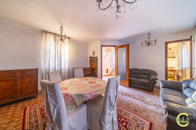 Media numero 10 di SPAZIOSA CASA INDIPENDENTE CON DOPPIO GARAGE E GIARDINO A UDINE
