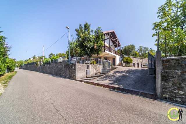 Media numero 46 di BUJA CASA INDIPENDENTE IN ZONA ESCLUSIVA