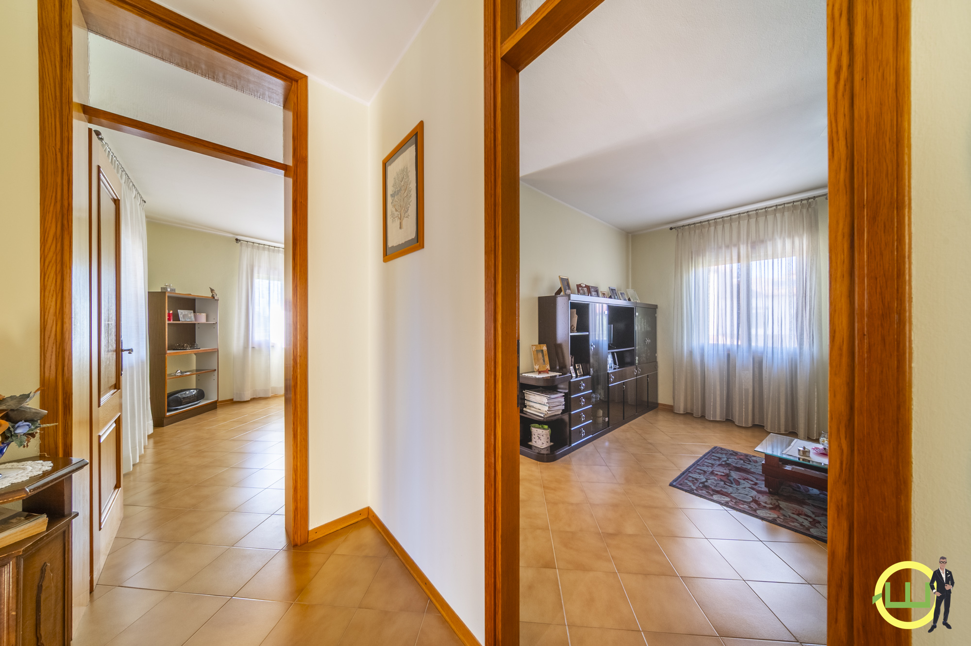 Media numero 23 di VILLA COMPOSTA DA DUE APPARTAMENTI E DUE GARAGE CON GIARDINO