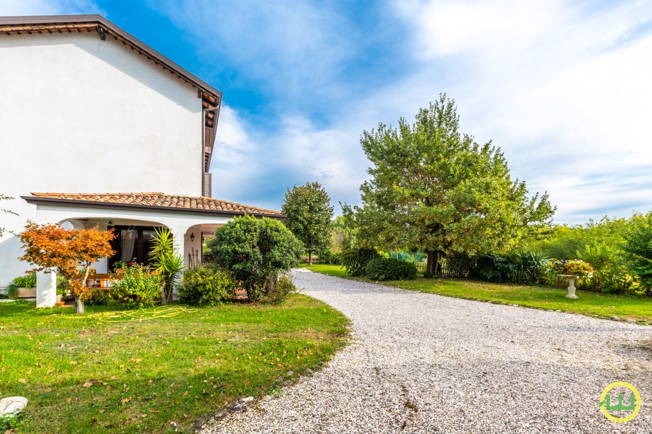 Media numero 3 di VILLA INDIPENDENTE CON GIARDINO E MAGAZZINO A RIVIGNANO TEOR