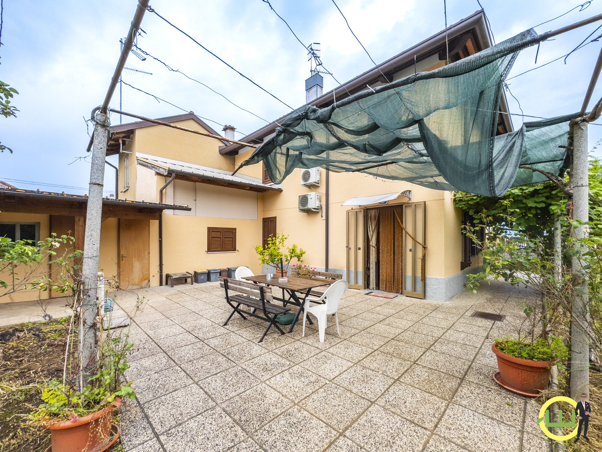Media numero 12 di VILLA DI TESTA CON INCREDIBILE GIARDINO A UDINE