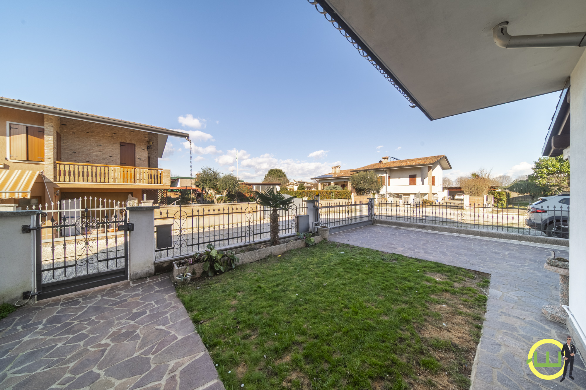 Media numero 37 di LUMINOSA PORZIONE DI BIFAMILIARE CON GIARDINO   A  CODROIPO