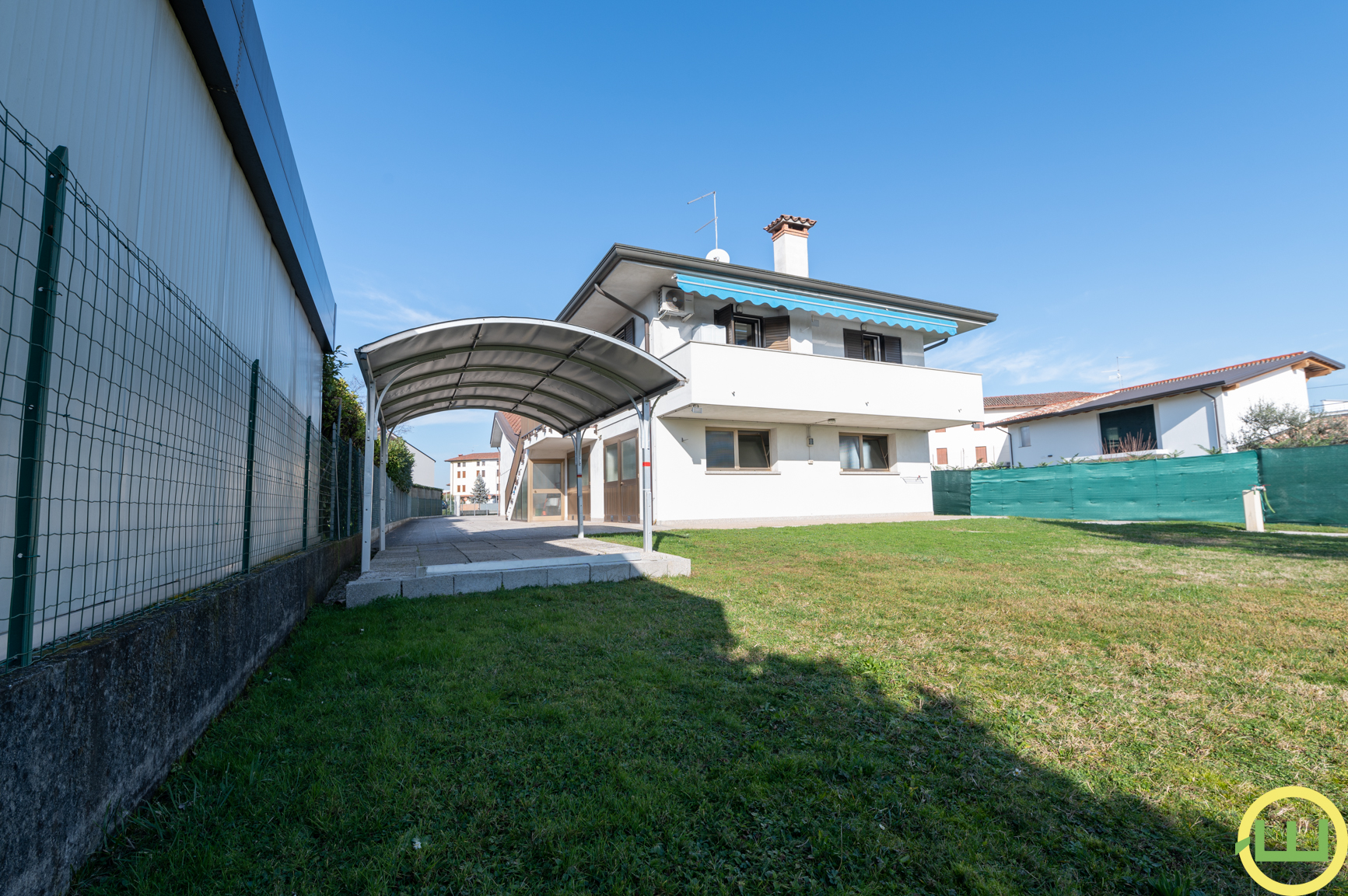 Media numero 2 di CODROIPO ARIOSA VILLA TRICAMERE E BISERVIZI CON AMPIO GIARDINO