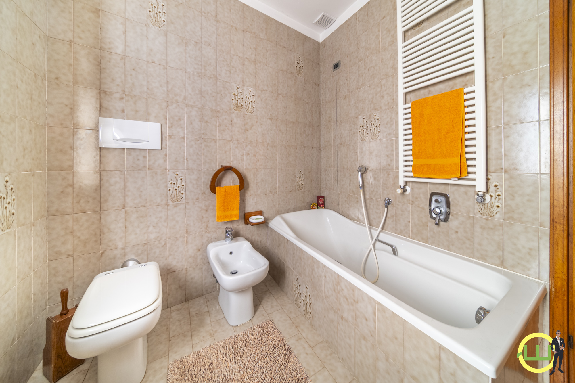 Media numero 37 di VILLA COMPOSTA DA DUE APPARTAMENTI E DUE GARAGE CON GIARDINO