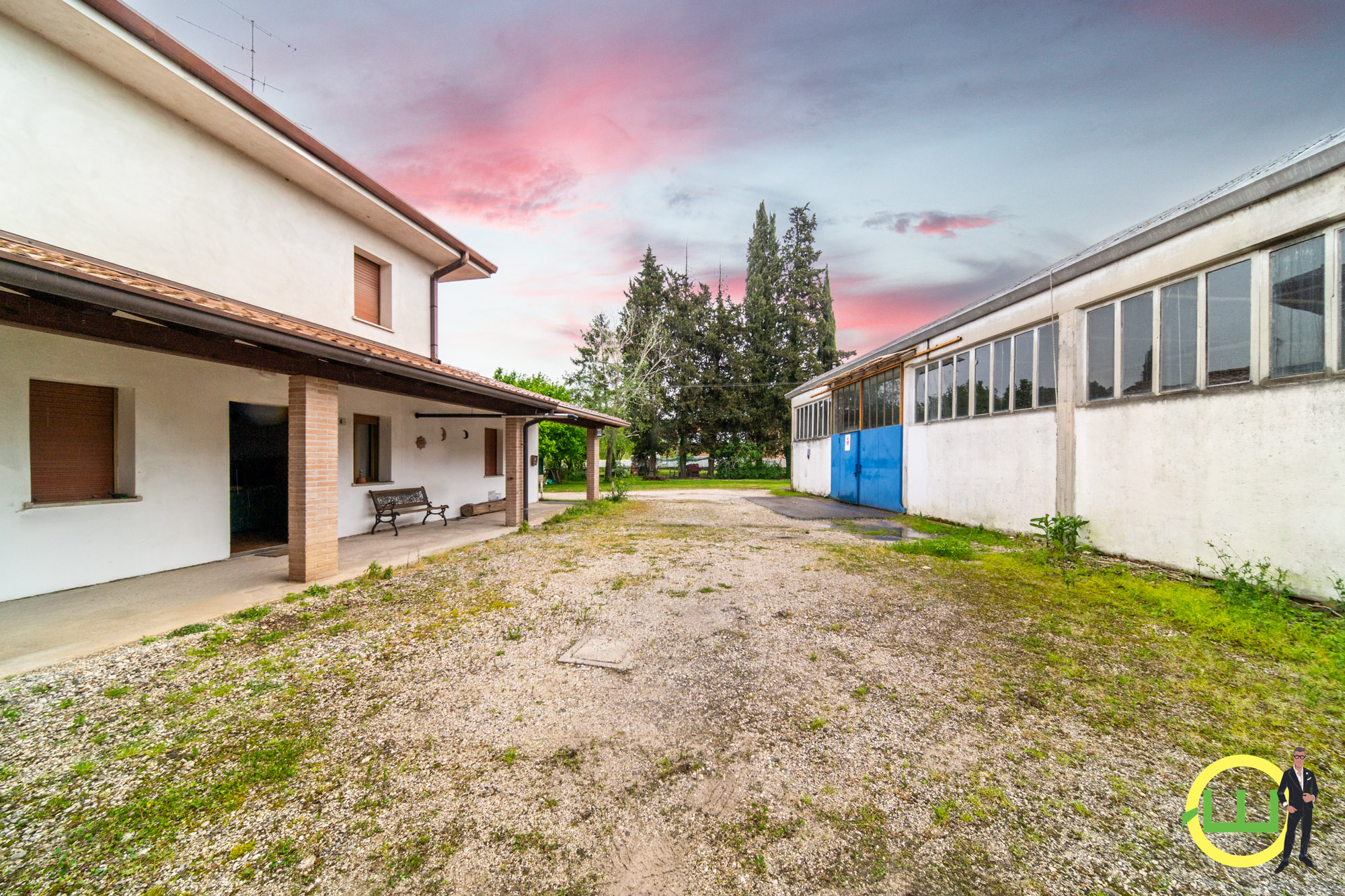 Immagine di VILLETTA CON GIARDINO ESCLUSIVO E CAPANNONE A CORNO DI ROSAZZO