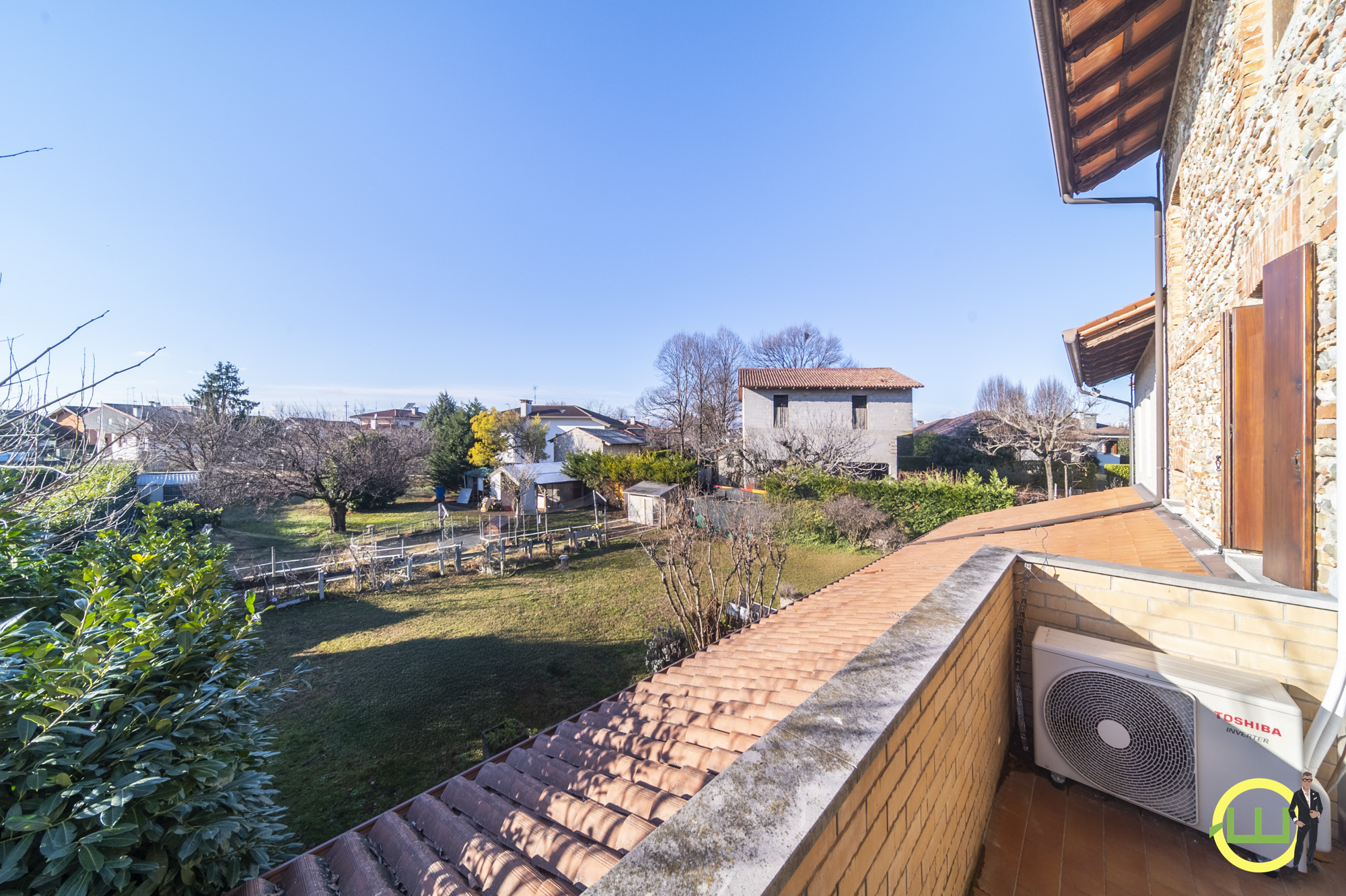 Media numero 19 di AMPIA CASA INDIPENDENTE CON TAVERNA, GARAGE E GIARDINO