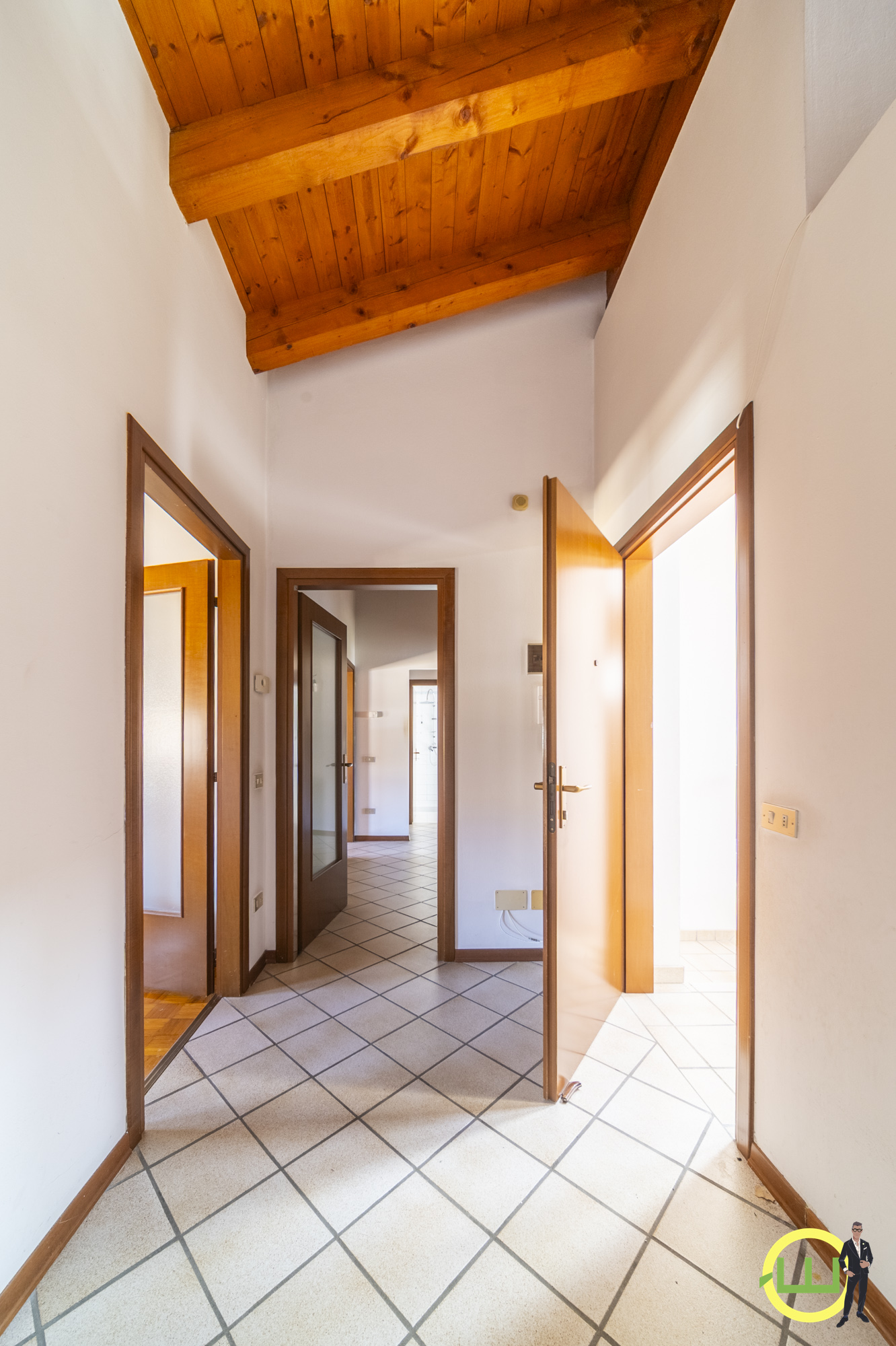 Media numero 12 di LUMINOSO ED AMPIO TRICAMERE IN PIENO CENTRO A RIVIGNANO