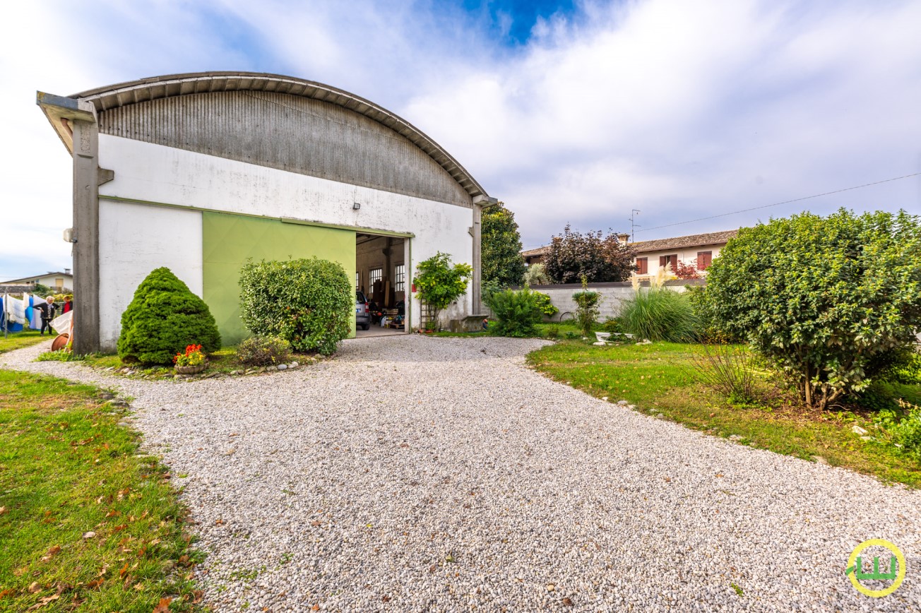 Media numero 24 di VILLA INDIPENDENTE CON GIARDINO E MAGAZZINO A RIVIGNANO TEOR