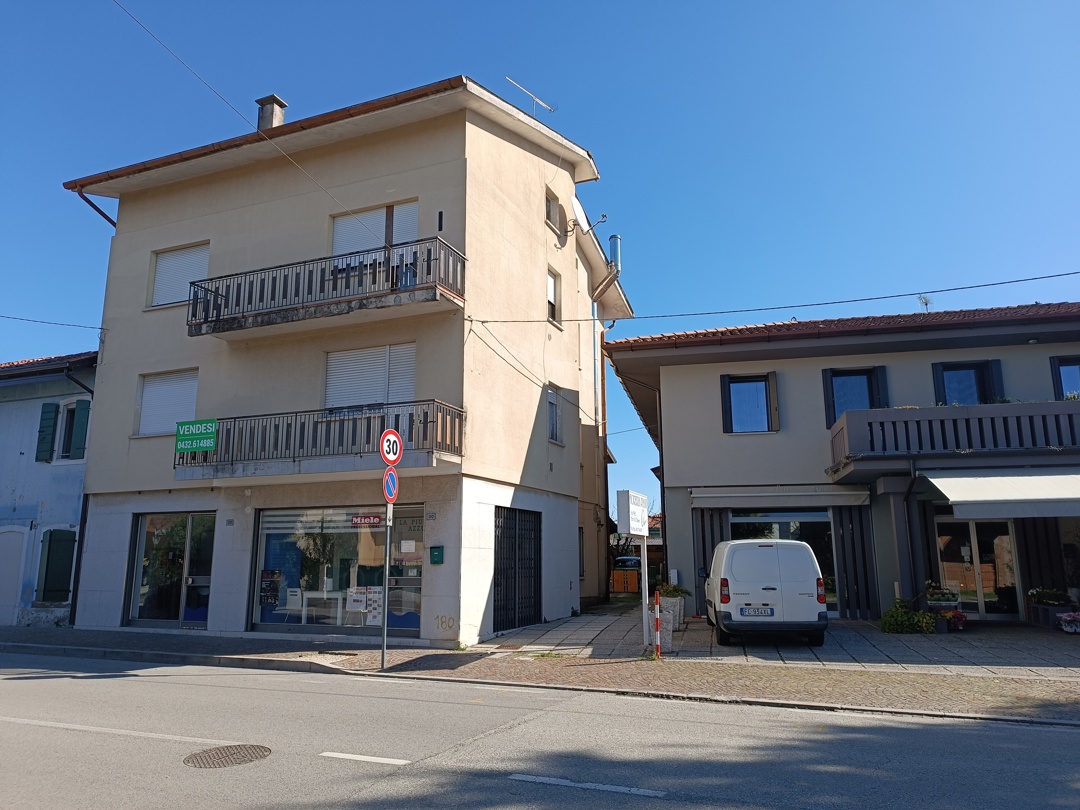 Immagine di APPARTAMENTO BICAMERE CON GENEROSO SALOTTO IN VIA ROMA A SAN GIOVANNI AL NATISONE