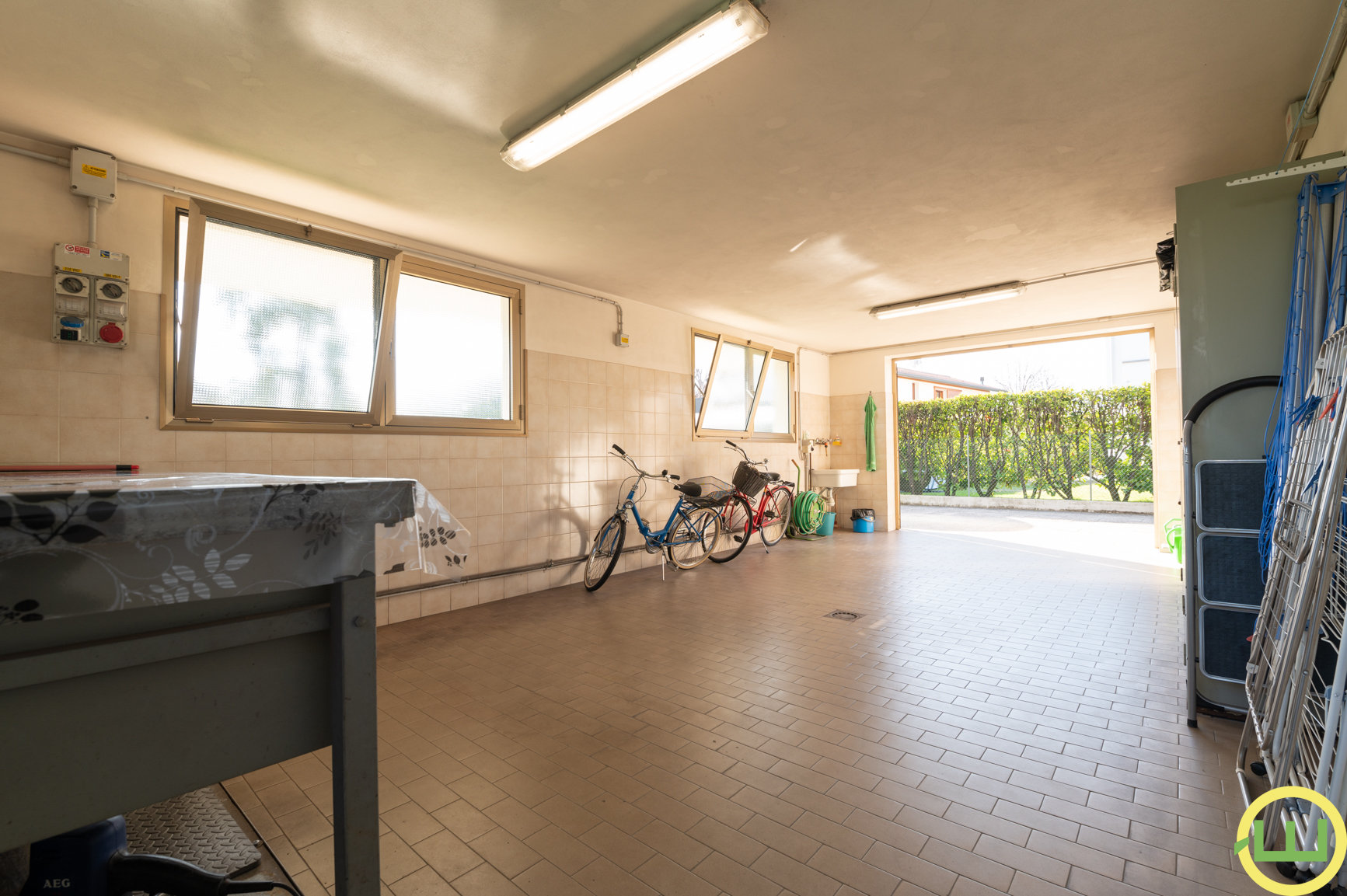 Media numero 50 di CODROIPO ARIOSA VILLA TRICAMERE E BISERVIZI CON AMPIO GIARDINO