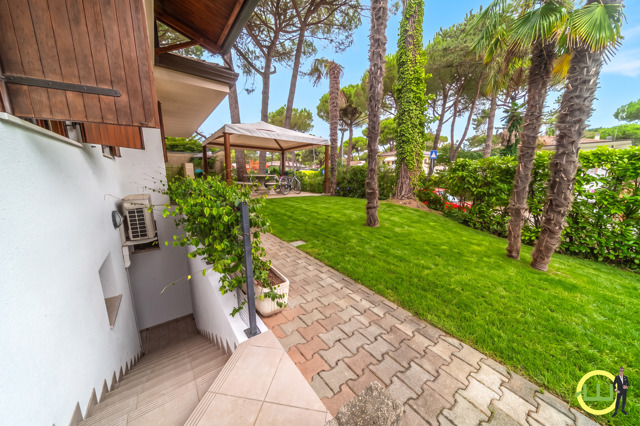 Media numero 39 di VILLA CON PISCINA LIGNANO PINETA