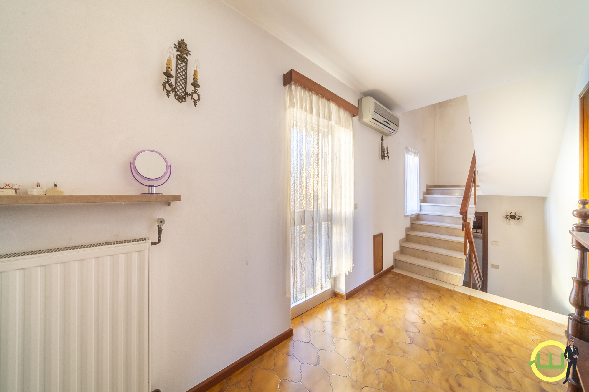 Media numero 21 di SPAZIOSA CASA INDIPENDENTE CON DOPPIO GARAGE E GIARDINO