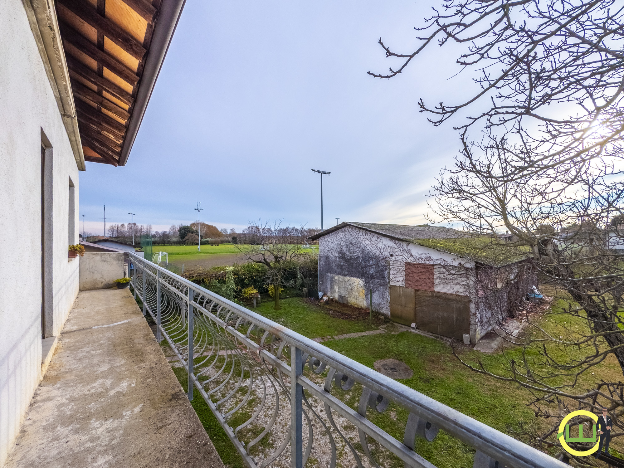 Media numero 24 di STORICA CASA ACCOSTATA CON TRE CAMERE, GARAGE E GIARDINO