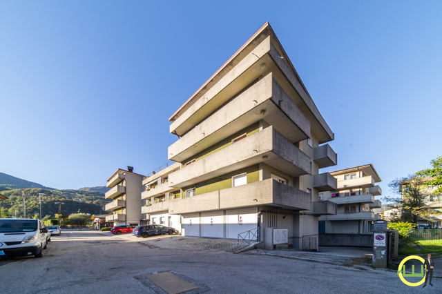Media numero 24 di TOLMEZZO, AMPIO BICAMERE TERRAZZATO,RISTRUTTURATO CON GARAGE
