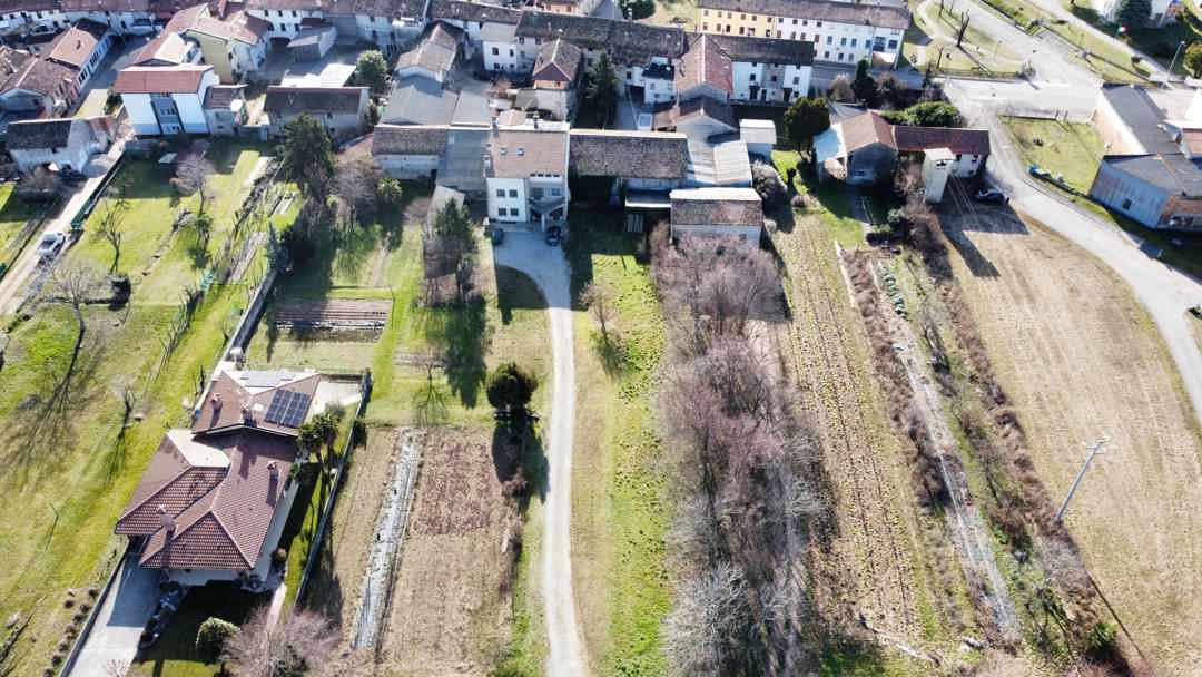 Immagine di CASA SU TRE PIANI CON AMPIO ACCESSORIO DA RISTRUTTURARE A SEDEGLIANO
