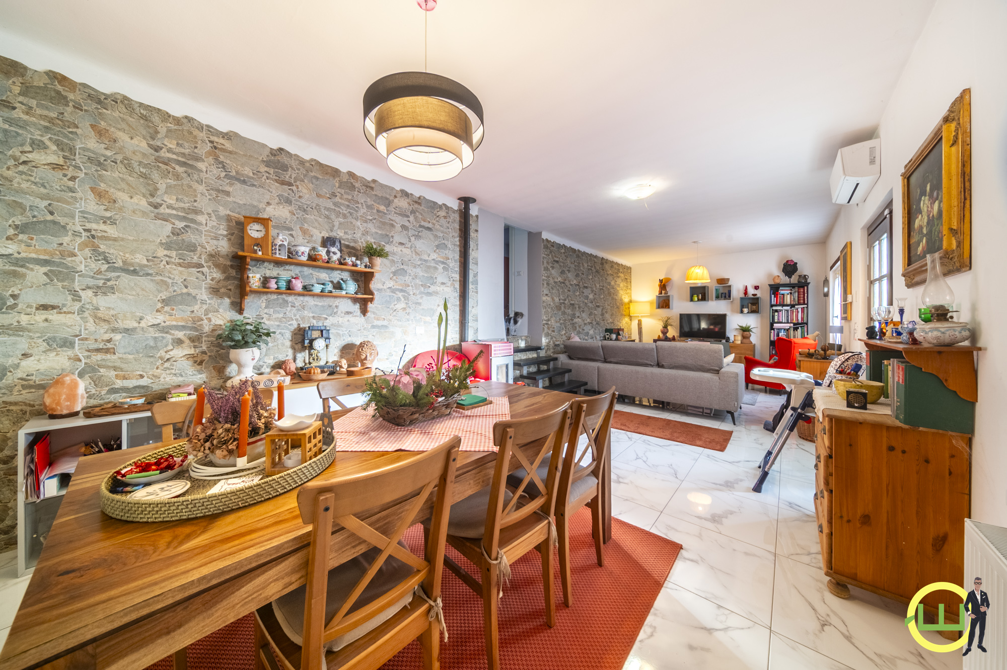 Media numero 12 di VILLA INDIPENDENTE CON AMPIO GIARDINO PIANTUMATO - CLASSE B