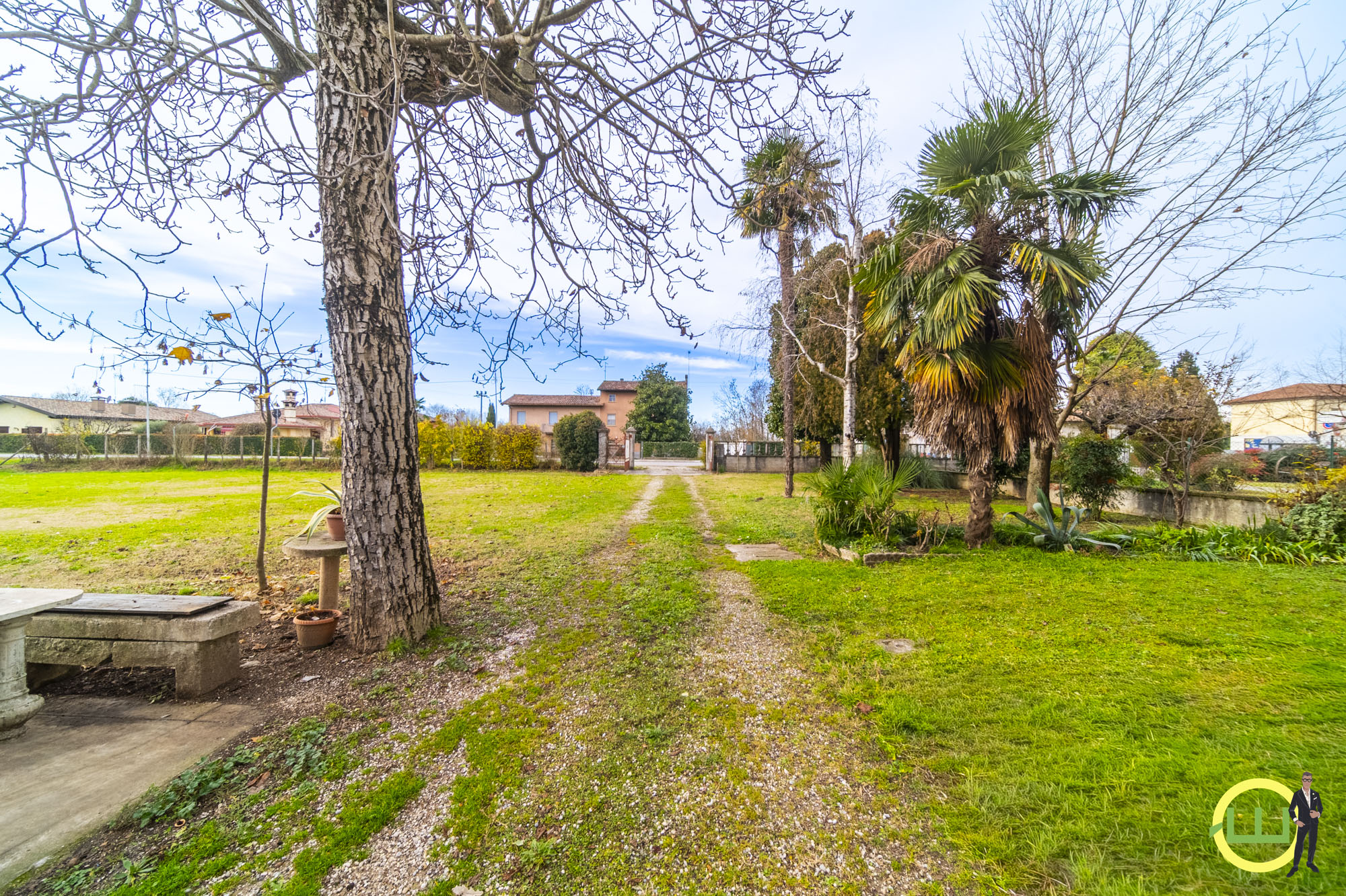 Media numero 36 di STORICA CASA ACCOSTATA CON TRE CAMERE, GARAGE E GIARDINO