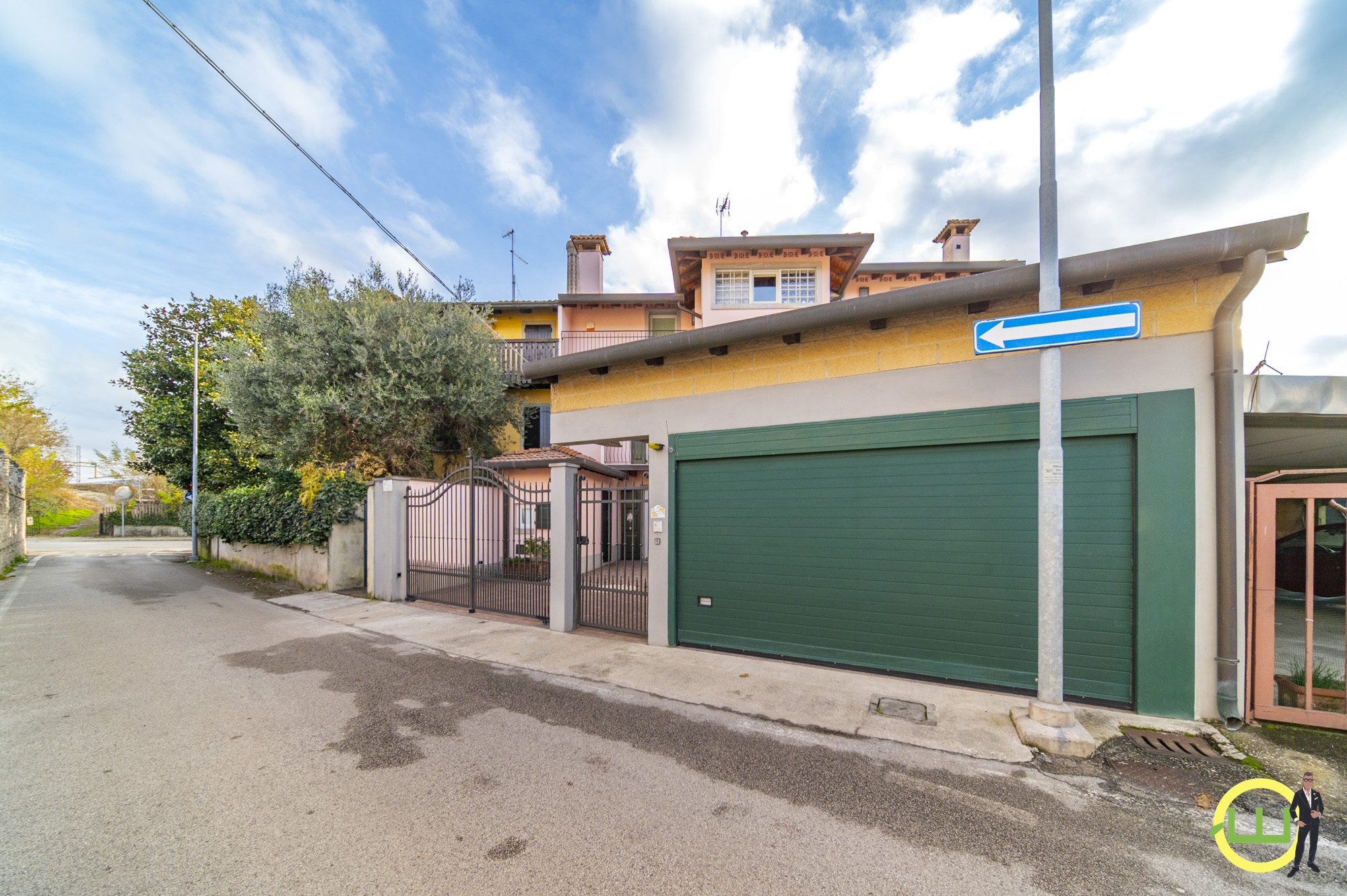 Media numero 64 di VILLA SPETTACOLARE A RIDOSSO DEL CENTRO CITTA' UD