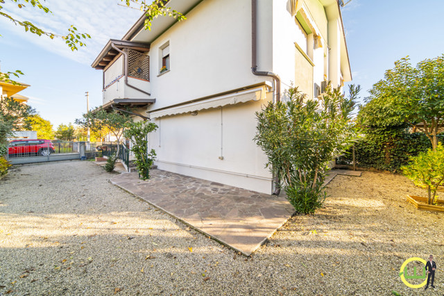 Media numero 23 di APPARTAMENTO IN BIFAMILIARE CON GIARDINO ESCLUSIVO A CODROIPO