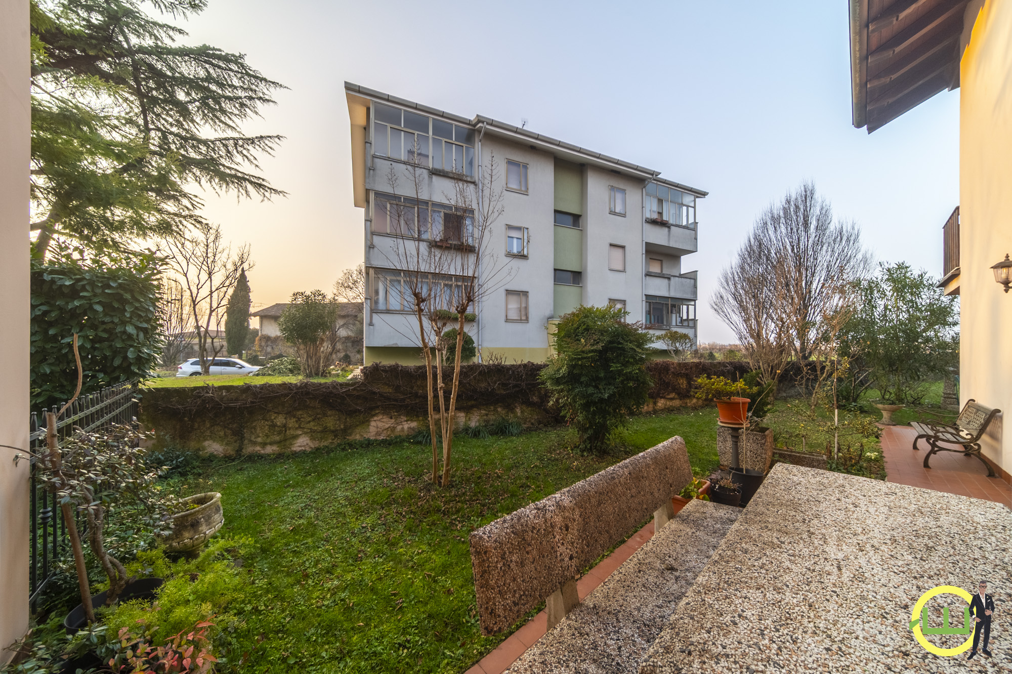 Media numero 30 di MERAVIGLIOSA VILLA ACCOSTATA CON GIARDINO ESCLUSIVO A LOVARIA PRADAMANO