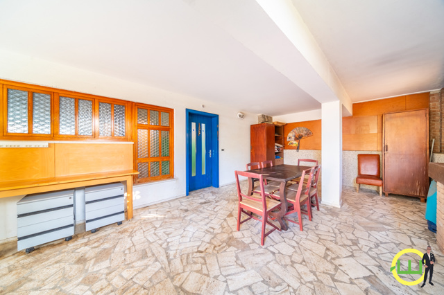 Media numero 43 di VILLA SINGOLA IN AFFASCINANTE ZONA RESIDENZIALE A MANZANO