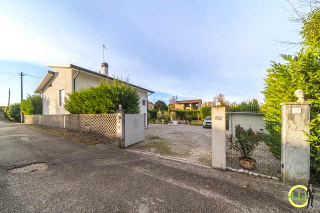Media numero 43 di VILLA INDIPENDENTE CON AMPIO GIARDINO PIANTUMATO - CLASSE B A RIVIGNANO TEOR