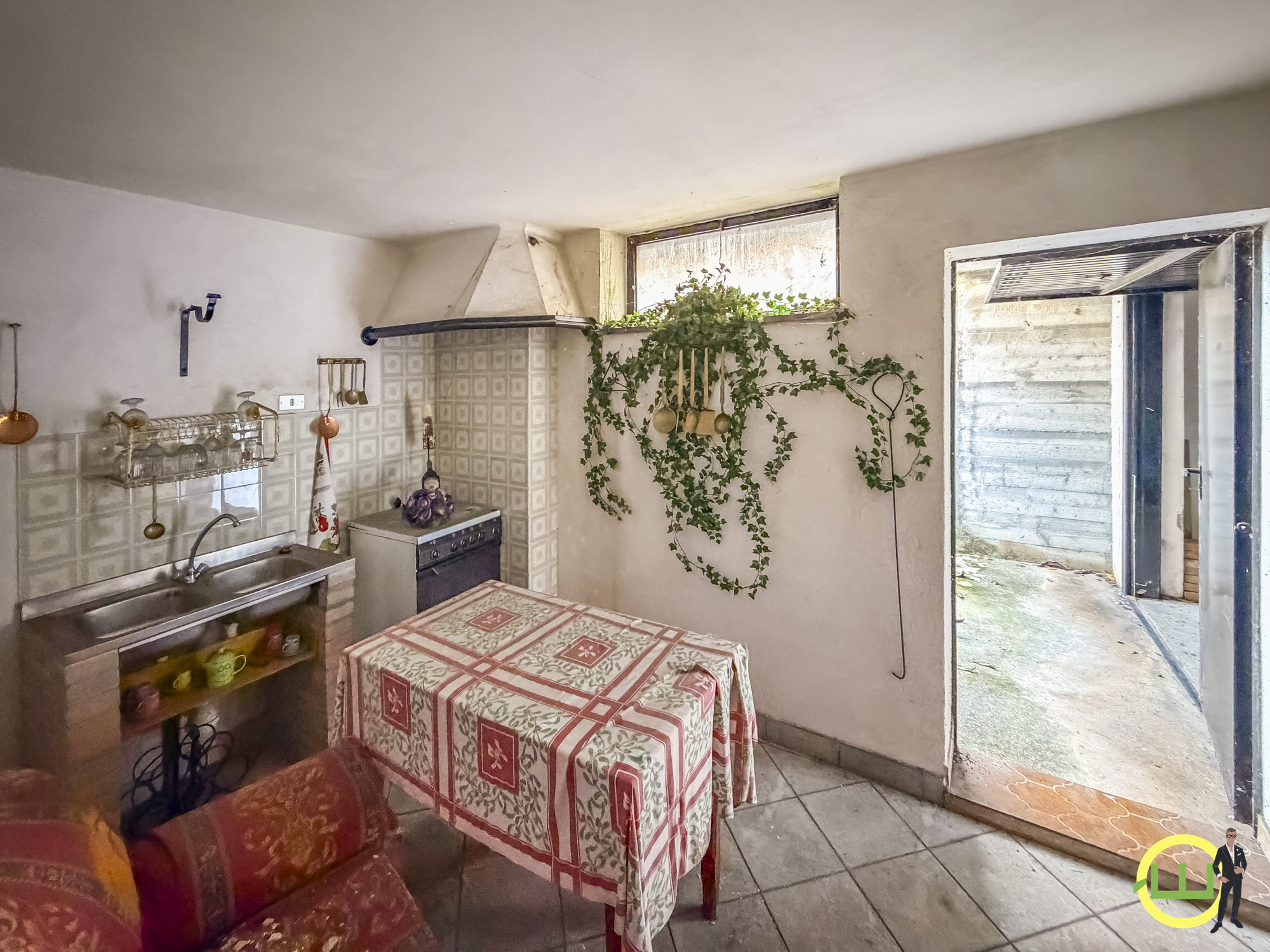 Media numero 40 di SPAZIOSA CASA INDIPENDENTE CON DOPPIO GARAGE E GIARDINO