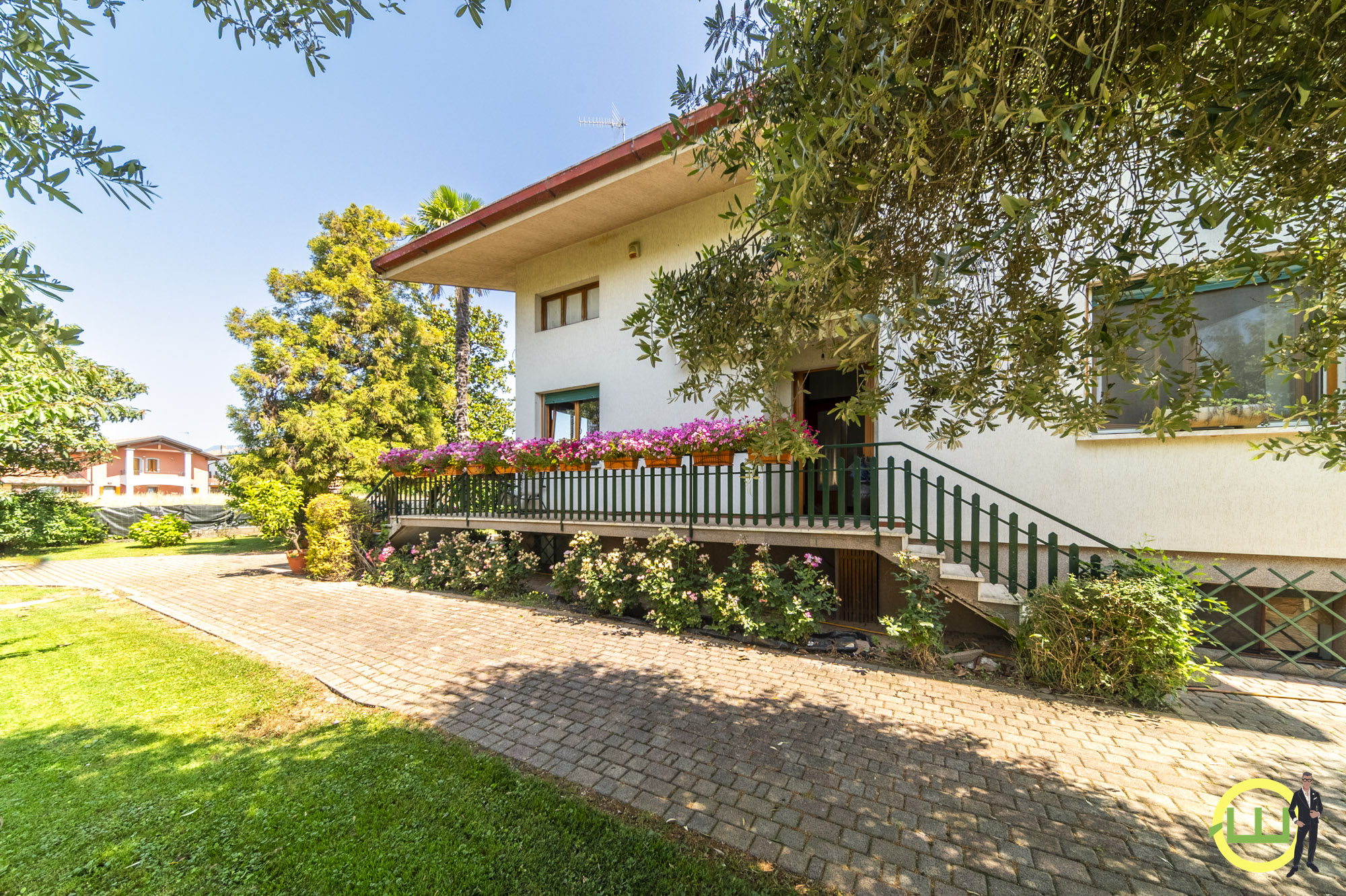 Immagine di VILLA UNIFAMILIARE CON INCANTEVOLE GIARDINO PRIVATO
