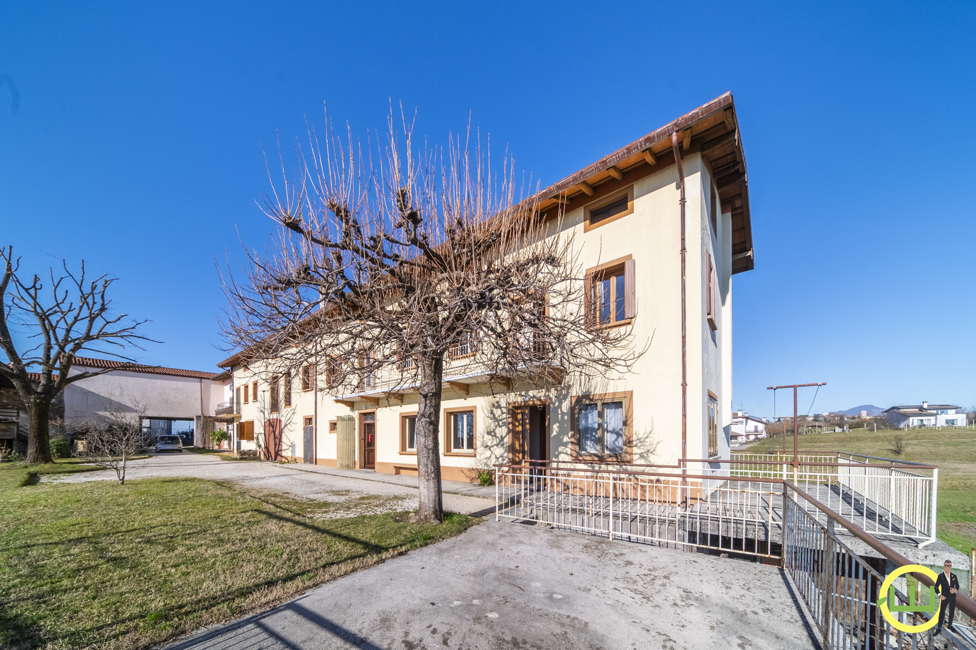 Media numero 21 di TREPPO GRANDE CASA DI TESTA IN ATTESA DI RINASCITA!