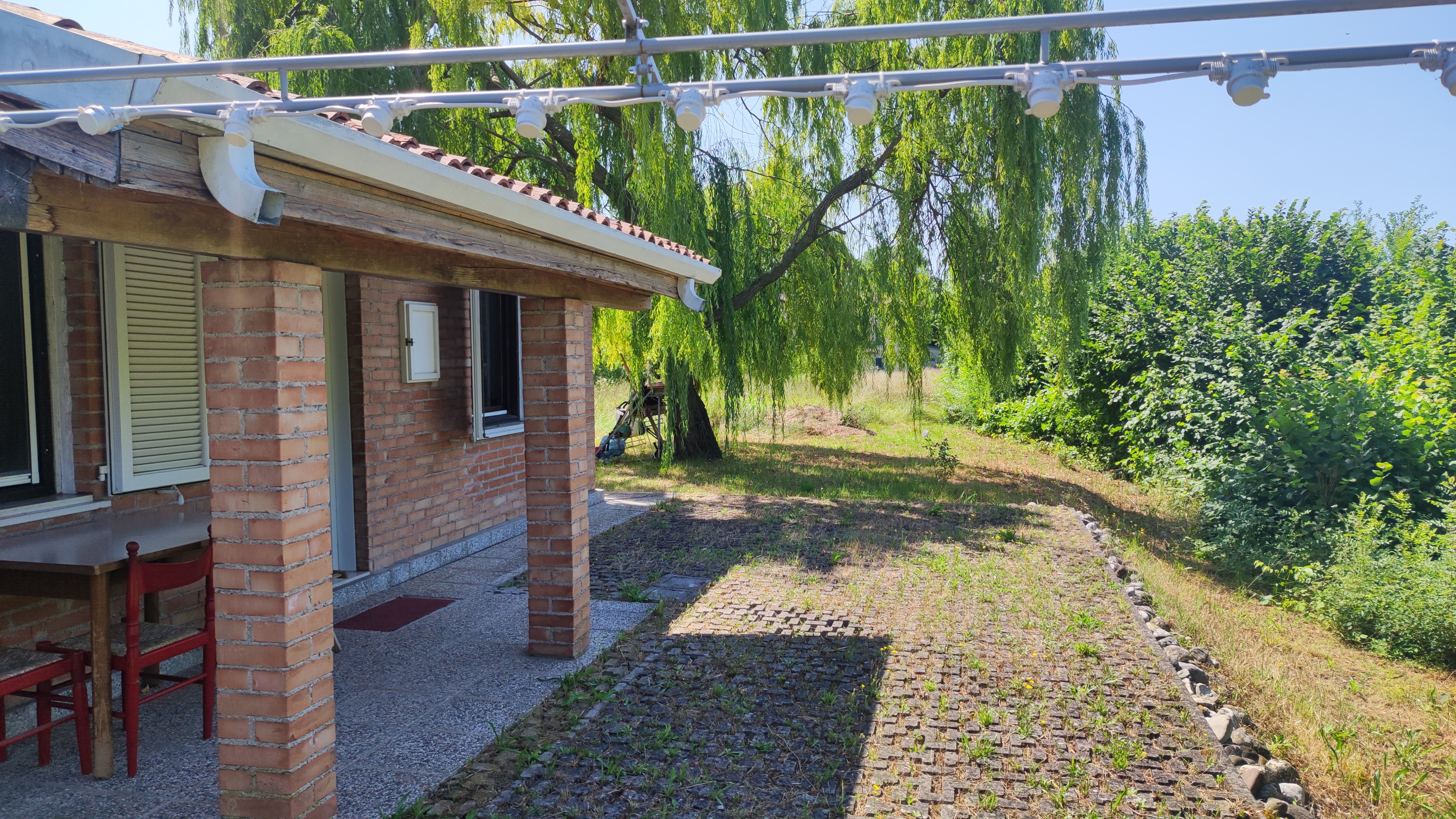 Media numero 2 di LUMINOSA BIFAMILIARE CIRCONDATA DAL VERDE A VARMO