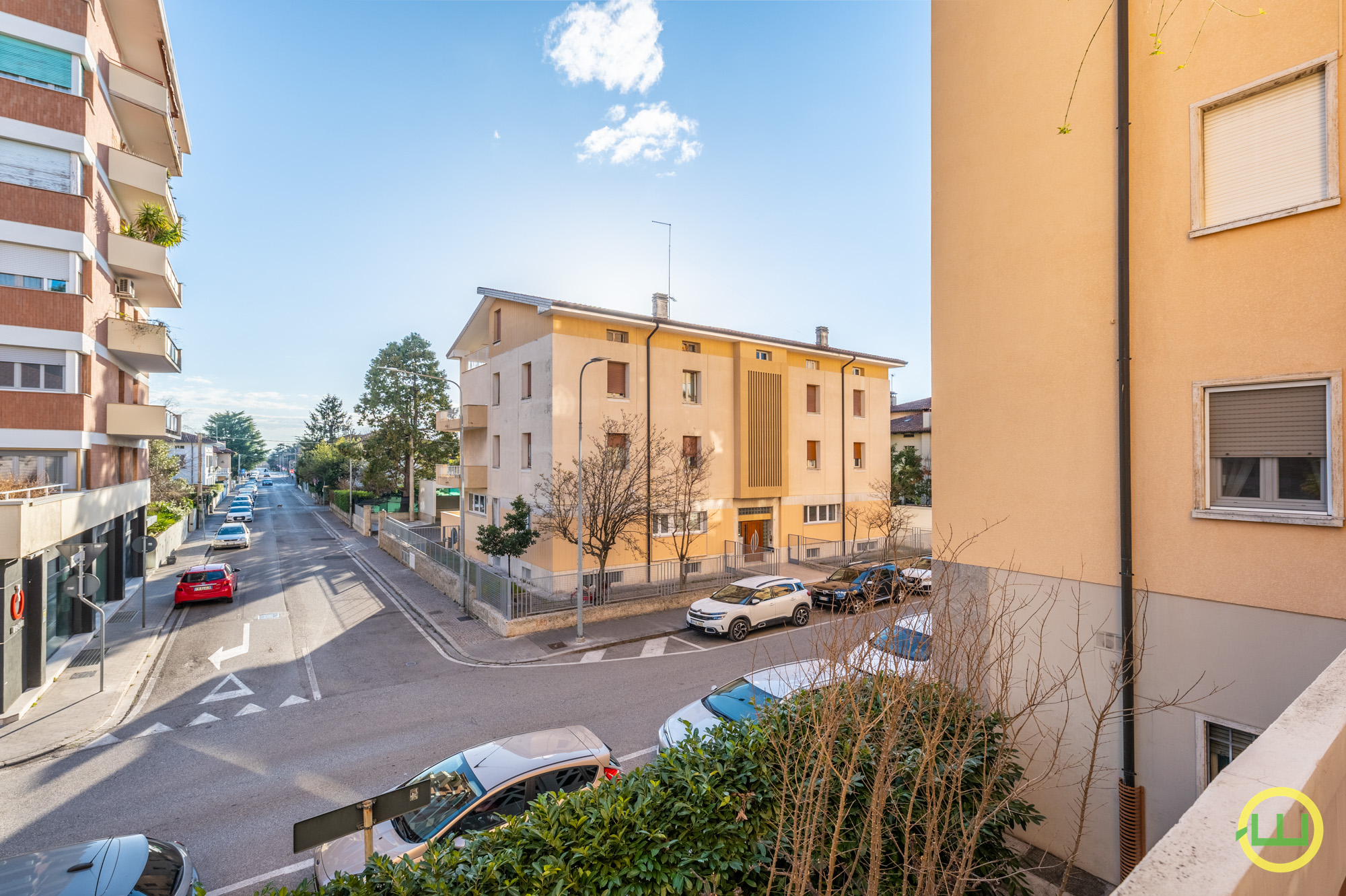 Media numero 34 di TRICAMERE IN PALAZZO STORICO CON AMPIA TERRAZZA (UD)