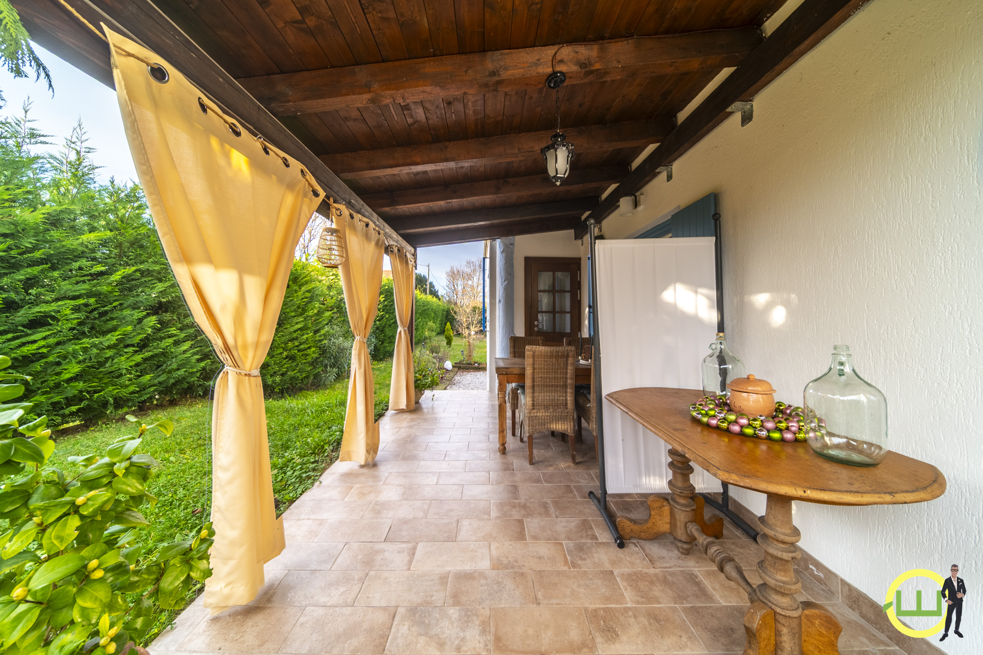 Media numero 31 di VILLA INDIPENDENTE CON AMPIO GIARDINO PIANTUMATO - CLASSE B