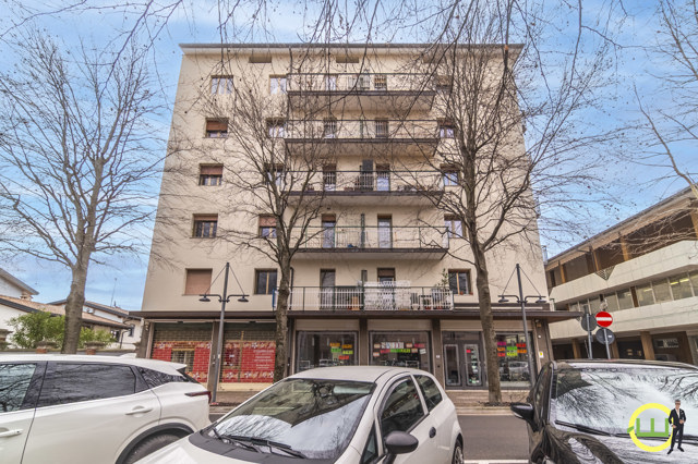 Media numero 2 di PANORAMICO APPARTAMENTO CON GARAGE IN CENTRO A CORMONS