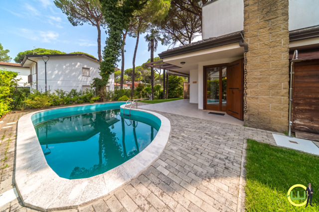 Media numero 26 di VILLA CON PISCINA LIGNANO PINETA
