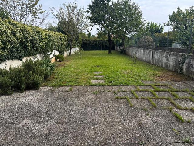 Media numero 10 di BICAMERE ZONA OSPEDALE TERMOAUTONOMO CON GIARDINO UD