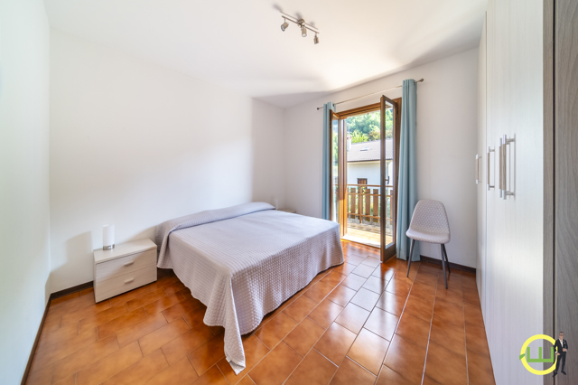 Media numero 10 di BICAMERE CON ARREDO MODERNO BOX AUTO E CANTINE - FORGARIA
