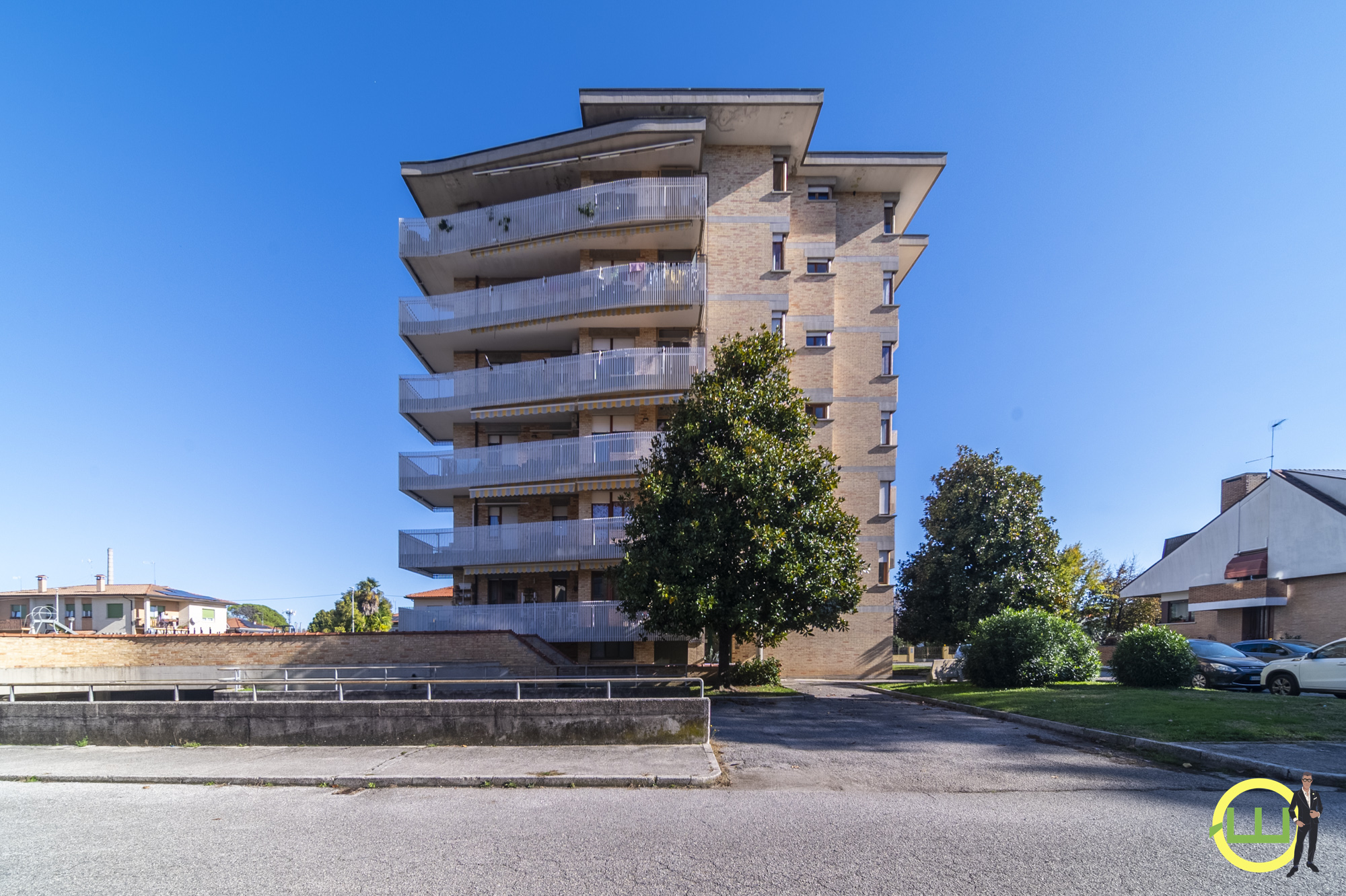 Media numero 29 di LUMINOSO E CENTRALISSIMO APPARTAMENTO A CODROIPO